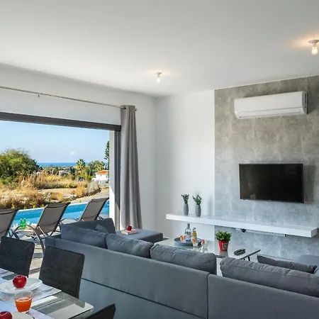 빌라 Georgio, Walking Distance To Coral Beach!