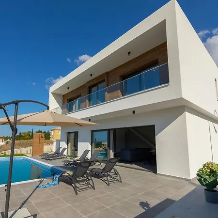 Georgio, Walking Distance To Coral Beach! Villa Peyia