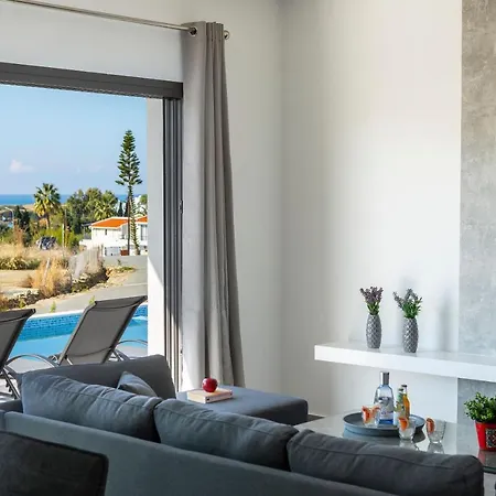 Georgio, Walking Distance To Coral Beach! Villa Peyia
